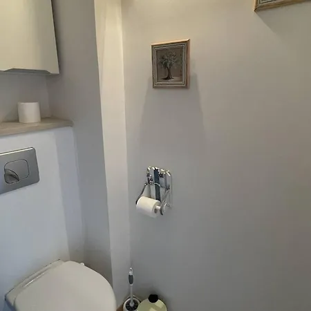 4 Pers, Piscine, Parking, Climatise, Proche Plage, Salle De Sport Et Commodites - Fr-1-723-136 *